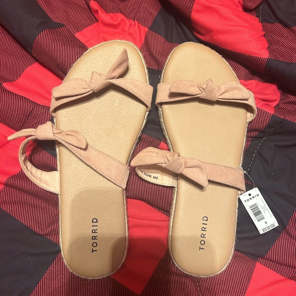 Torrid Bow Tie Sandals size 9W NWT